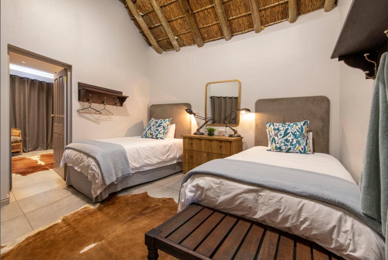 Burlington Bush By The Oyster Collection 4*